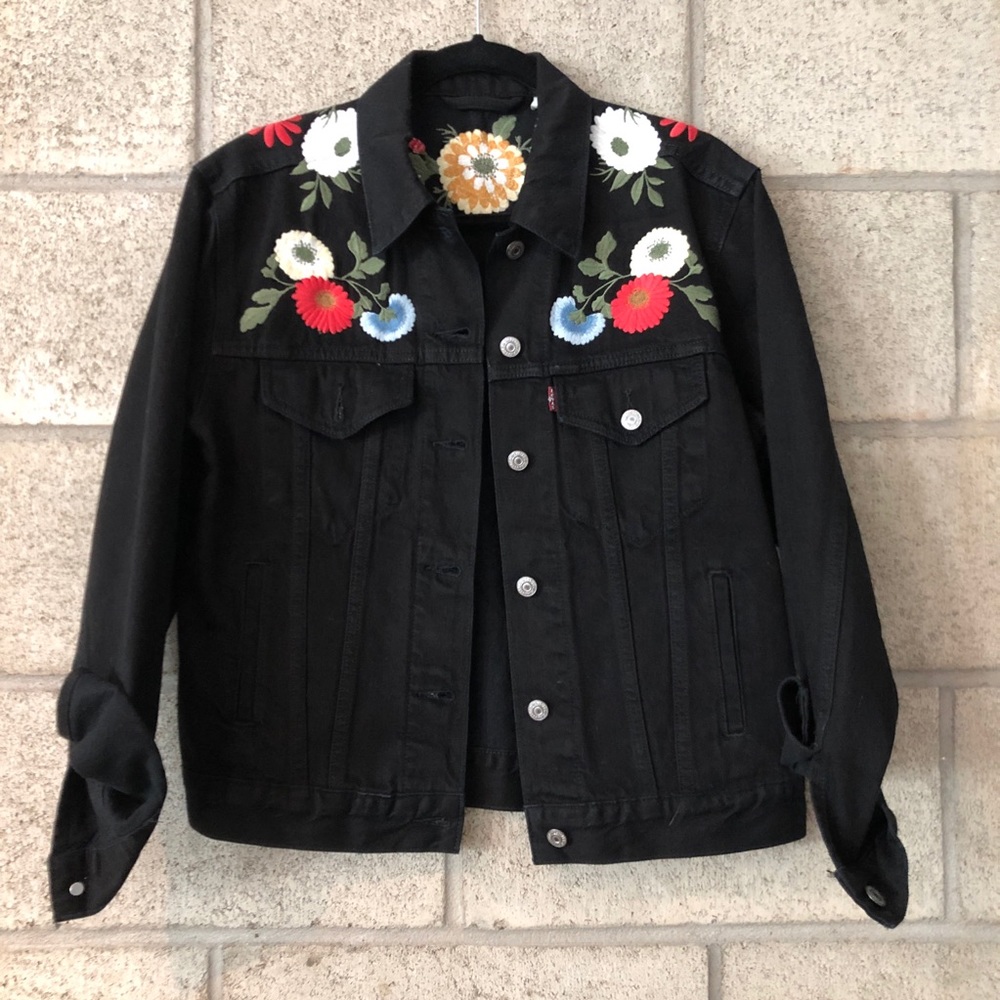 LEVIS Floral Embroidered black jean jacket